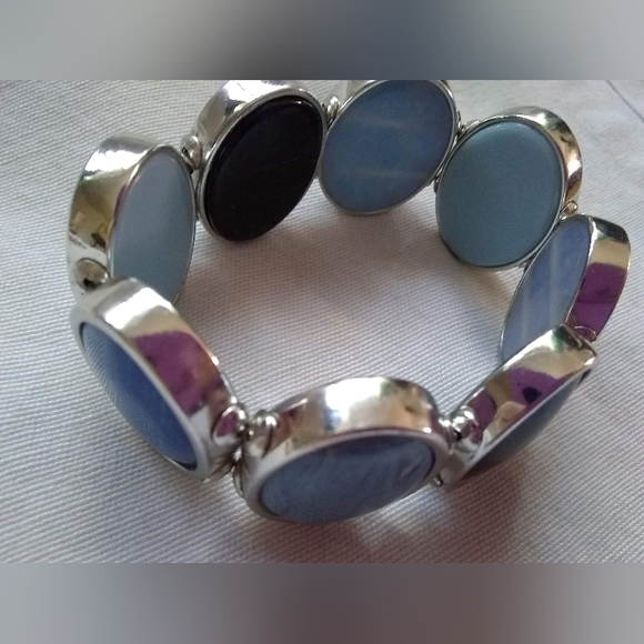 Chico’s Stretch Bracelet Blue Black Stones Large Nickel Free Azul Collection - Picture 3 of 10